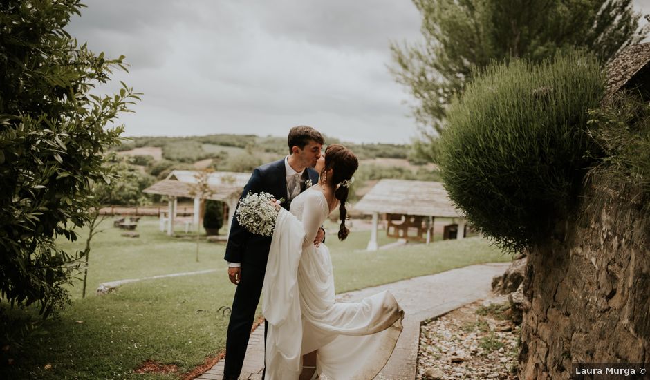 La boda de Miguel y Amaia en Santa Gadea Del Cid, Burgos