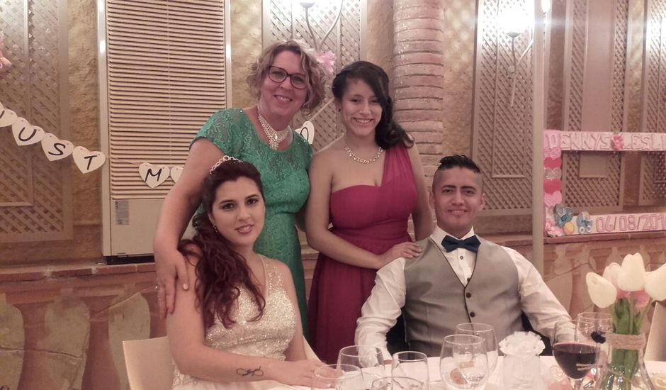 La boda de Dennys Andrés  y Leslie  en L' Hospitalet De Llobregat, Barcelona