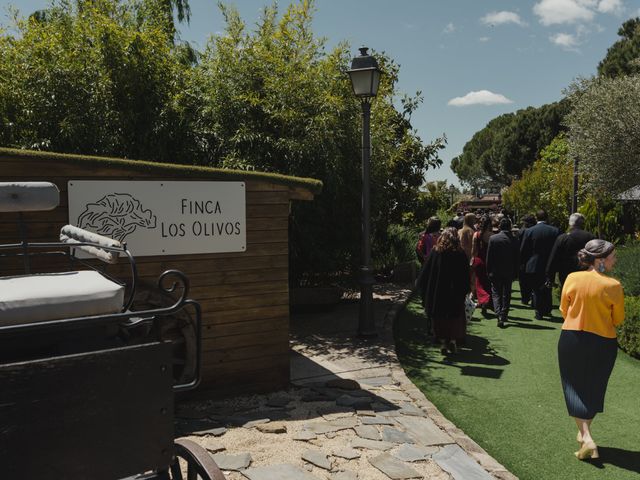 La boda de Tony y Trini en El Vellon, Madrid 25