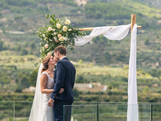 La boda de Jorge y Constanza en Benimantell, Alicante 37