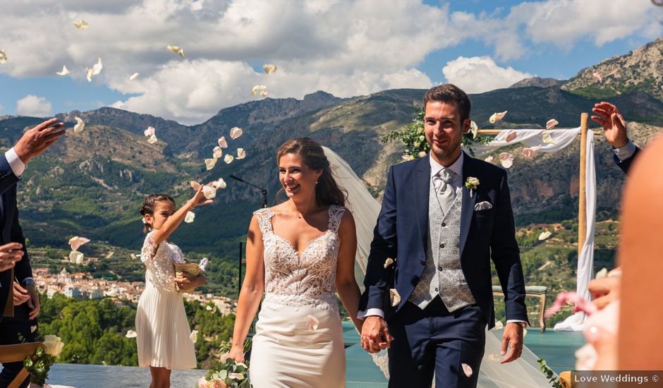 La boda de Jorge y Constanza en Benimantell, Alicante