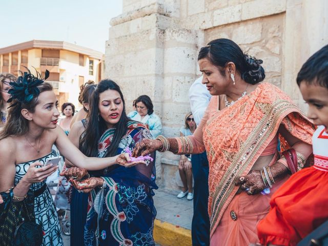 La boda de Mohit y Virginia en Villagarcia Del Llano, Cuenca 11