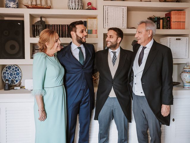 La boda de Covadonga y Álvaro en Sevilla, Sevilla 12