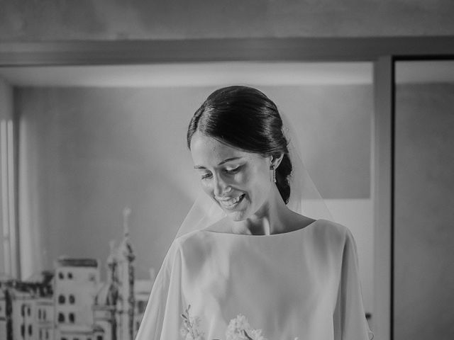 La boda de Covadonga y Álvaro en Sevilla, Sevilla 24