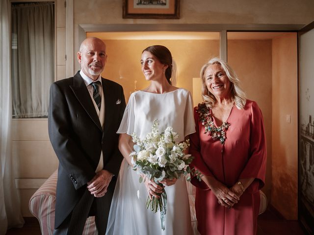La boda de Covadonga y Álvaro en Sevilla, Sevilla 25