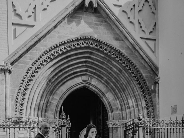 La boda de Covadonga y Álvaro en Sevilla, Sevilla 29