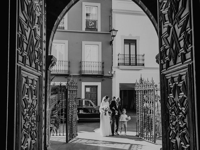 La boda de Covadonga y Álvaro en Sevilla, Sevilla 30