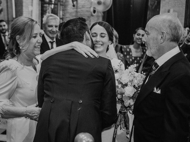 La boda de Covadonga y Álvaro en Sevilla, Sevilla 32