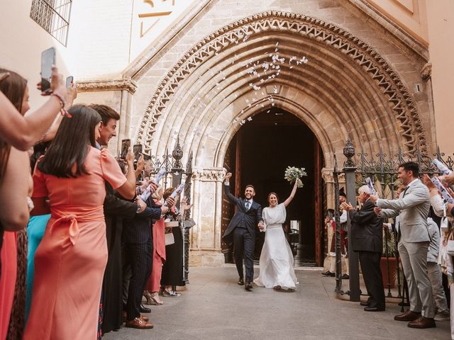 La boda de Covadonga y Álvaro en Sevilla, Sevilla 38