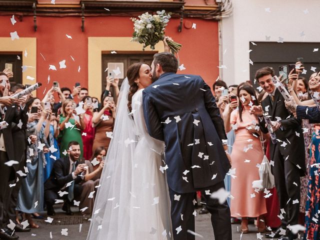 La boda de Covadonga y Álvaro en Sevilla, Sevilla 39
