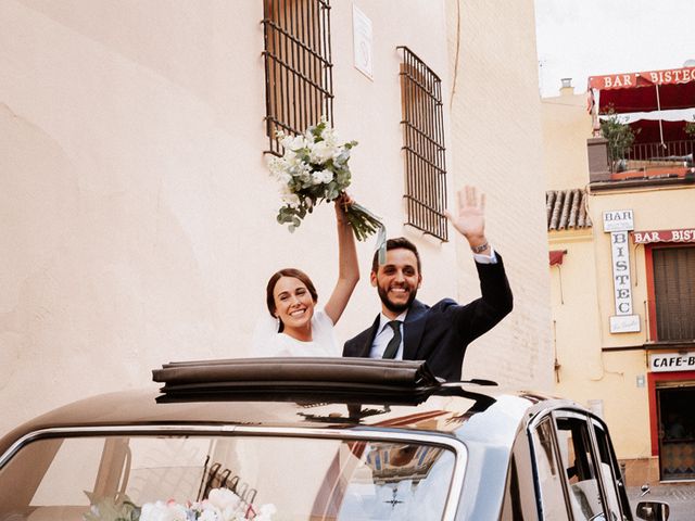 La boda de Covadonga y Álvaro en Sevilla, Sevilla 40