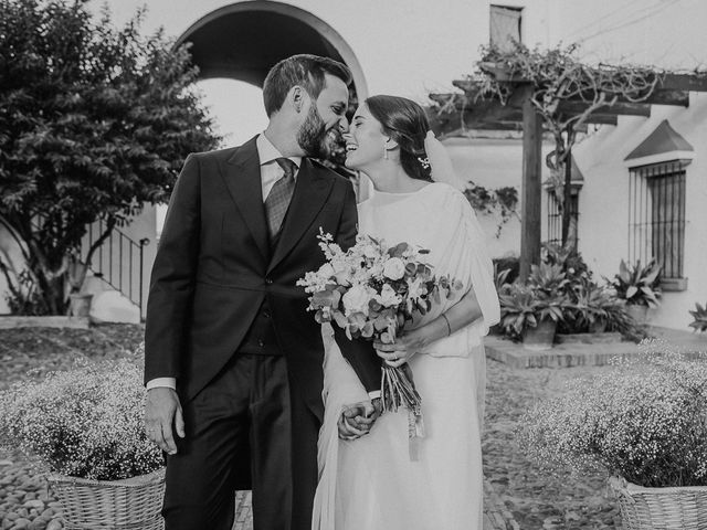 La boda de Covadonga y Álvaro en Sevilla, Sevilla 42