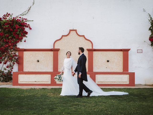 La boda de Covadonga y Álvaro en Sevilla, Sevilla 45