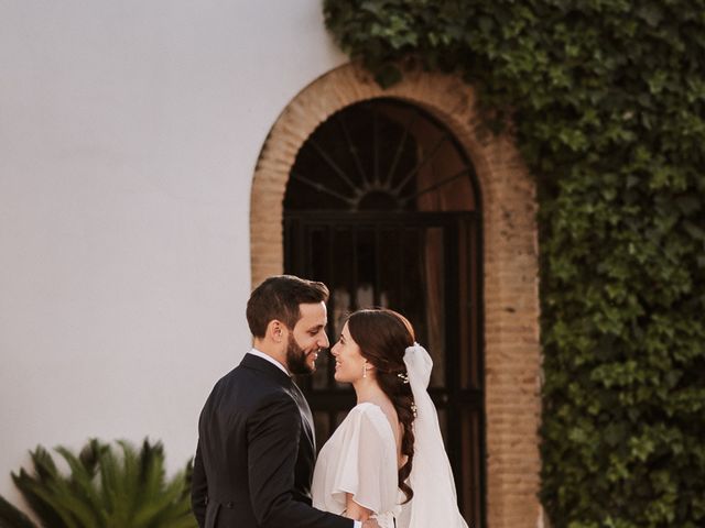 La boda de Covadonga y Álvaro en Sevilla, Sevilla 46