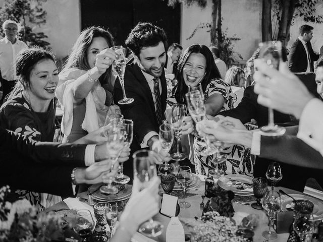 La boda de Covadonga y Álvaro en Sevilla, Sevilla 60