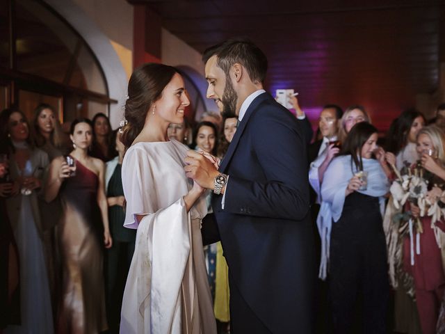 La boda de Covadonga y Álvaro en Sevilla, Sevilla 63