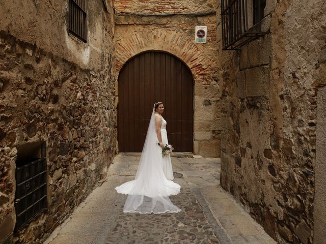 La boda de Miguel Ángel y Cristina en Cáceres, Cáceres 22