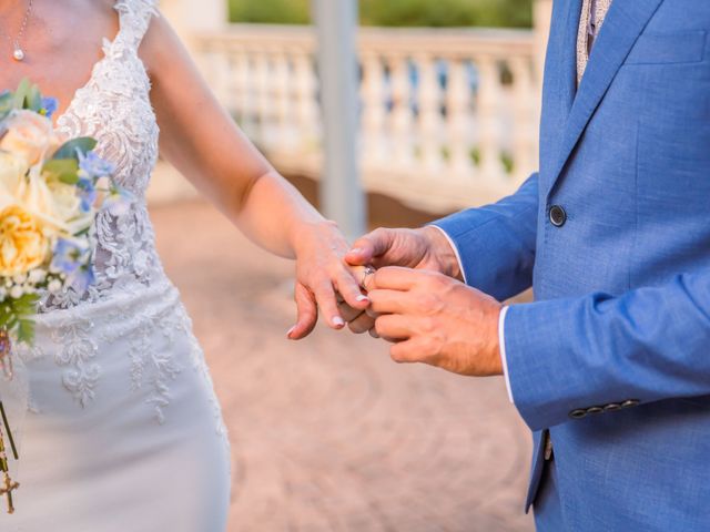 La boda de Helio y Gabriela en Sant Vicenç De Montalt, Barcelona 35