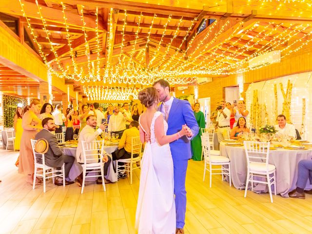 La boda de Helio y Gabriela en Sant Vicenç De Montalt, Barcelona 56