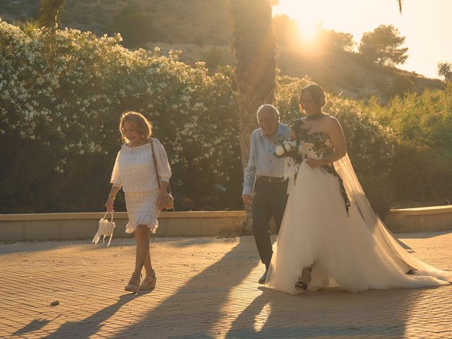La boda de Antonio y Dayana en La/villajoyosa Vila Joiosa, Alicante 29