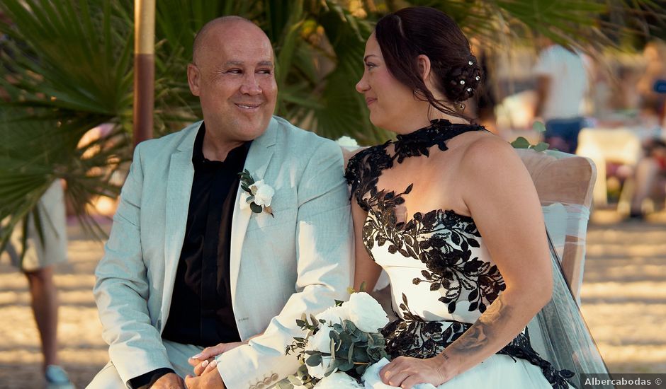 La boda de Antonio y Dayana en La/villajoyosa Vila Joiosa, Alicante
