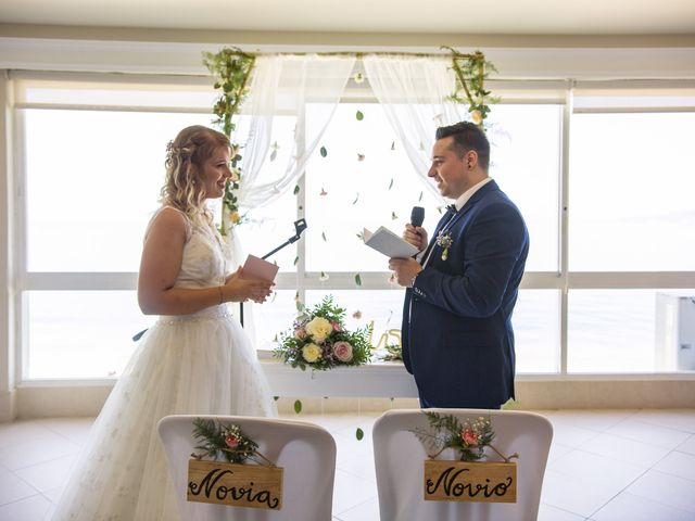 La boda de Brais y Iris en Bueu (Casco Urbano), Pontevedra 14