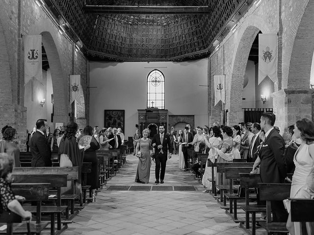 La boda de Jess y Joseca en Almodovar Del Campo, Ciudad Real 27