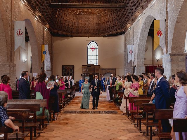 La boda de Jess y Joseca en Almodovar Del Campo, Ciudad Real 28