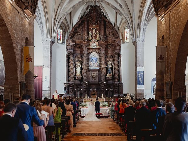 La boda de Jess y Joseca en Almodovar Del Campo, Ciudad Real 33