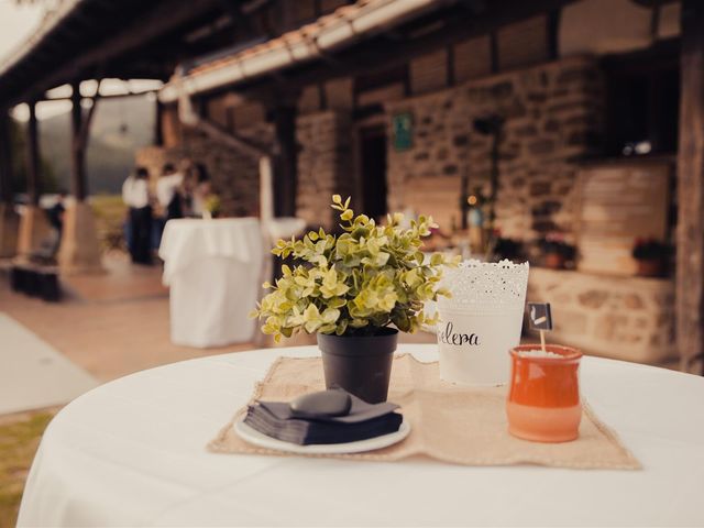 La boda de Rober y Miren en Muxika, Vizcaya 14