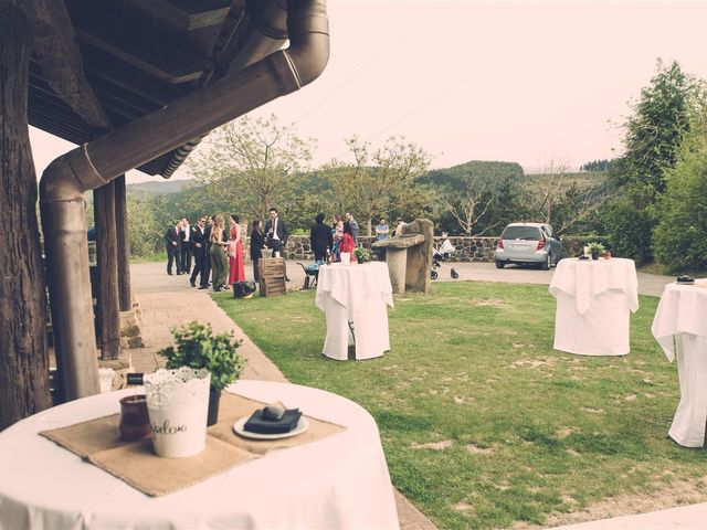 La boda de Rober y Miren en Muxika, Vizcaya 22