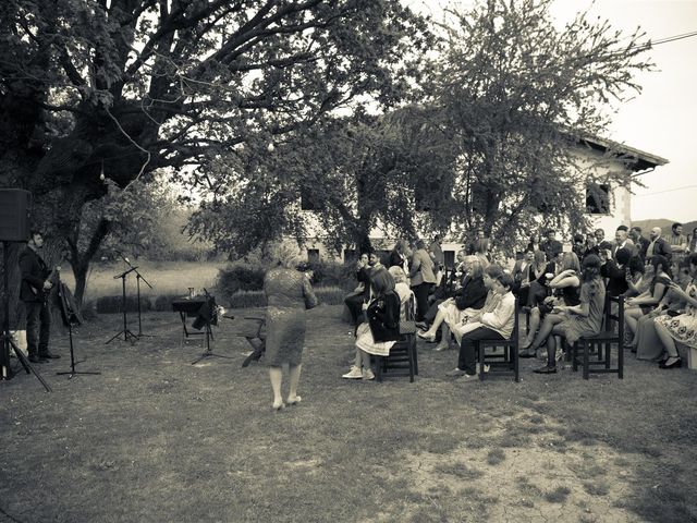 La boda de Rober y Miren en Muxika, Vizcaya 24