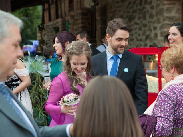 La boda de Rober y Miren en Muxika, Vizcaya 80