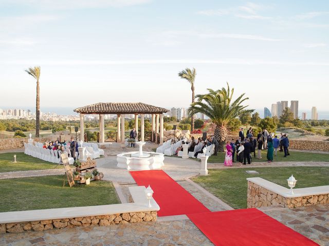 La boda de Kristian y Yulia en Benidorm, Alicante 24