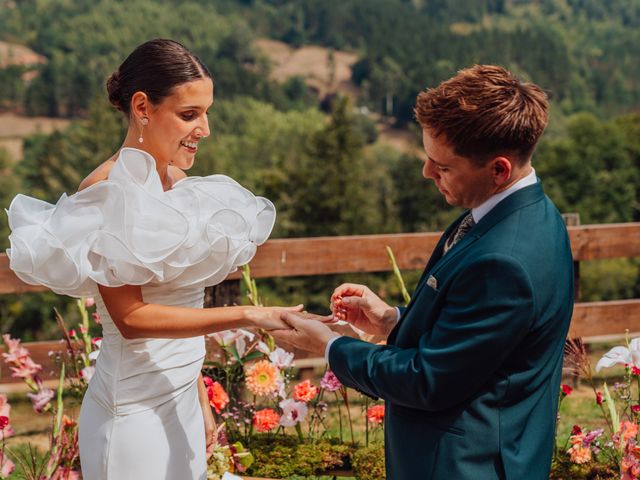 La boda de Esti y Lalo en Traslaviña, Vizcaya 31