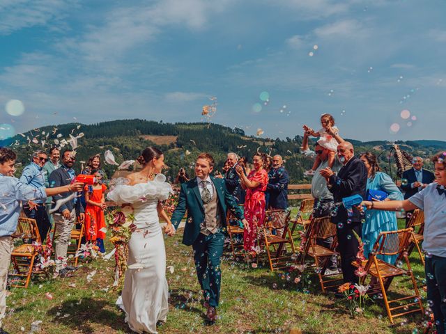 La boda de Esti y Lalo en Traslaviña, Vizcaya 32