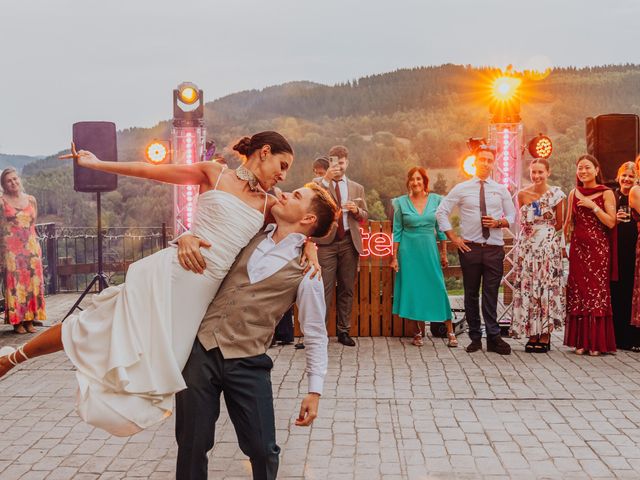La boda de Esti y Lalo en Traslaviña, Vizcaya 42