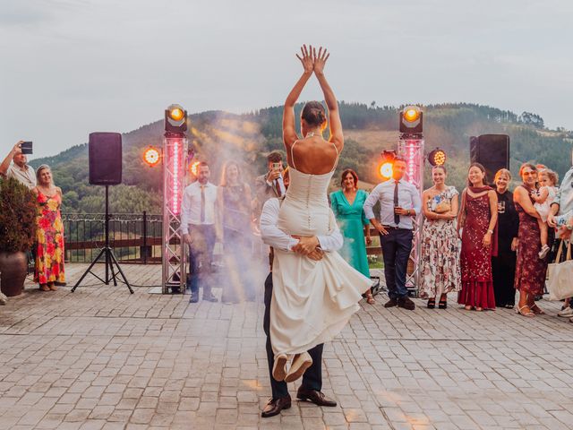 La boda de Esti y Lalo en Traslaviña, Vizcaya 43