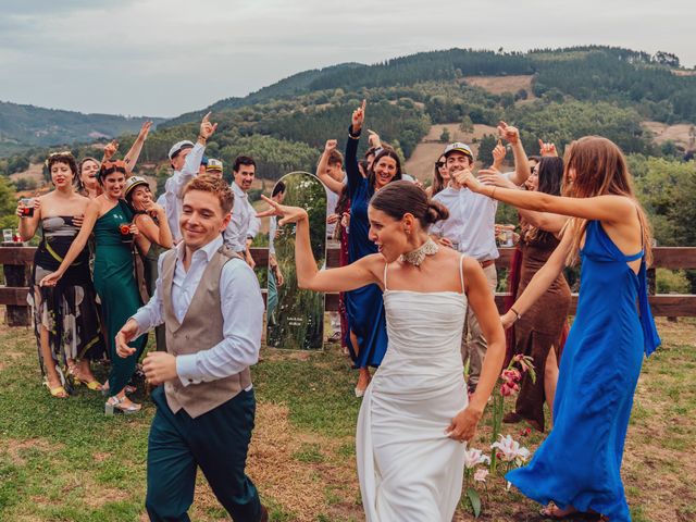 La boda de Esti y Lalo en Traslaviña, Vizcaya 46