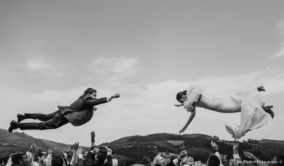 La boda de Esti y Lalo en Traslaviña, Vizcaya