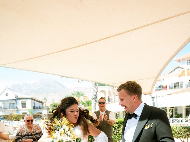 La boda de Robin y Gina en Benidorm, Alicante 37