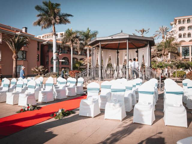 La boda de Laura y Jhonny en Adeje, Santa Cruz de Tenerife 41