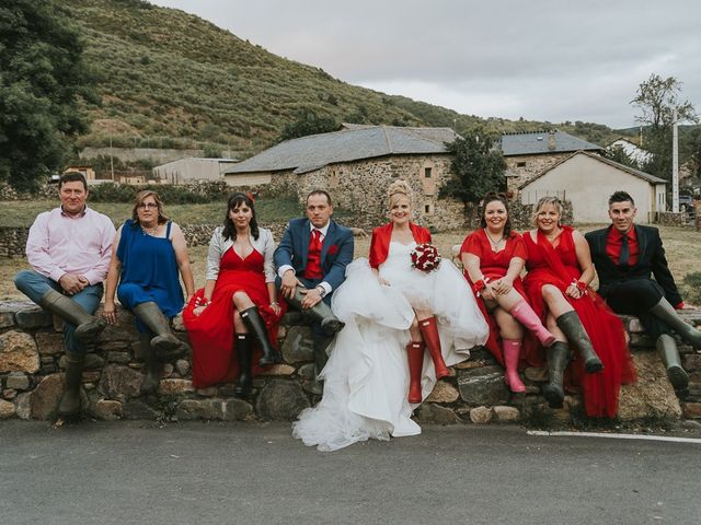 La boda de Miguel y Nuria en Sosas De Laciana, León 25