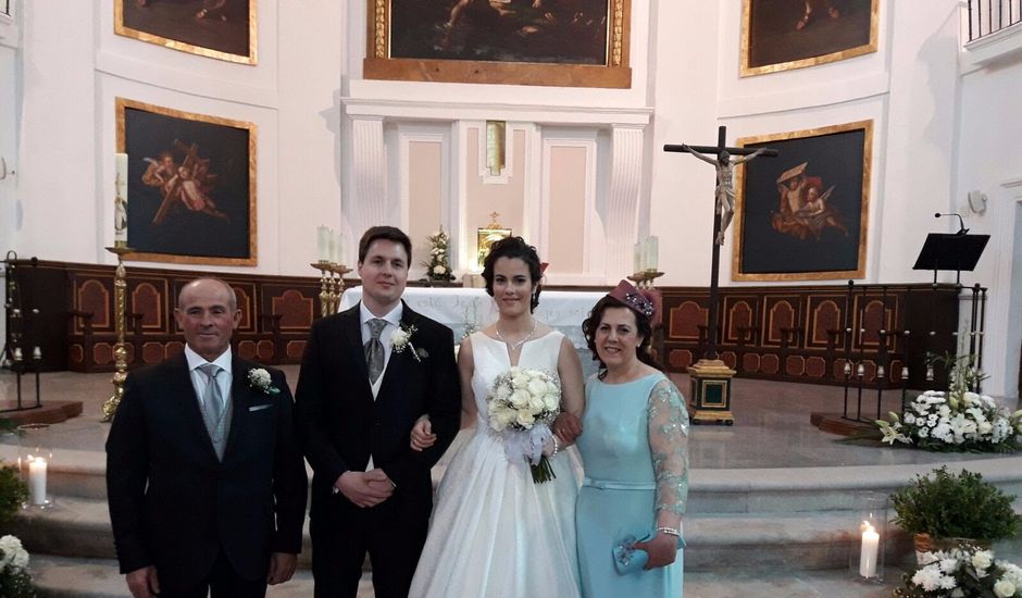 La boda de Víctor y Fátima en Consuegra, Toledo