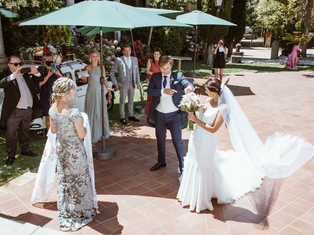 La boda de Gema y Dimitri en Valdemorillo, Madrid 17