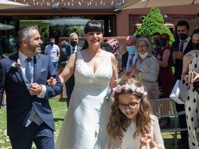 La boda de Laura y Marta en Molinaseca, León 26