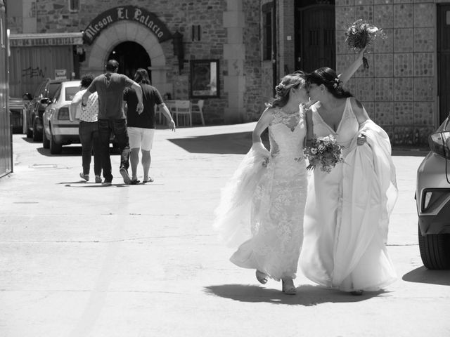 La boda de Laura y Marta en Molinaseca, León 38