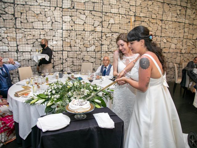 La boda de Laura y Marta en Molinaseca, León 50