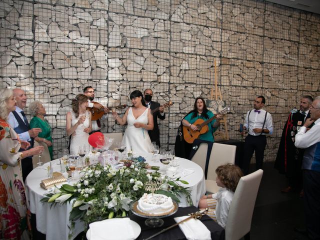 La boda de Laura y Marta en Molinaseca, León 51