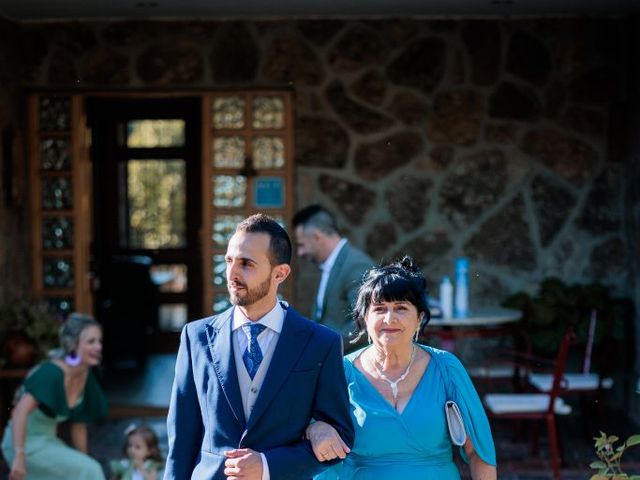 La boda de Carlos y Ana en Navaluenga, Ávila 14